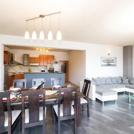 Awesome In Kastel Stafilic With Jacuzzi Appartement Kaštela