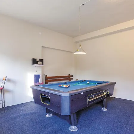 Appartement Awesome In Kastel Stafilic With Jacuzzi