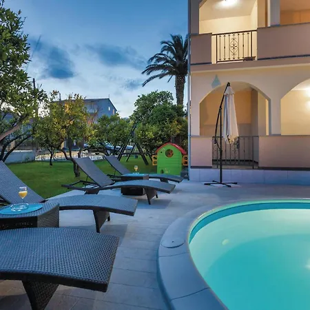 Awesome In Kastel Stafilic With Jacuzzi Appartement Kaštela