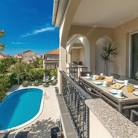 Awesome In Kastel Stafilic With Jacuzzi Appartement