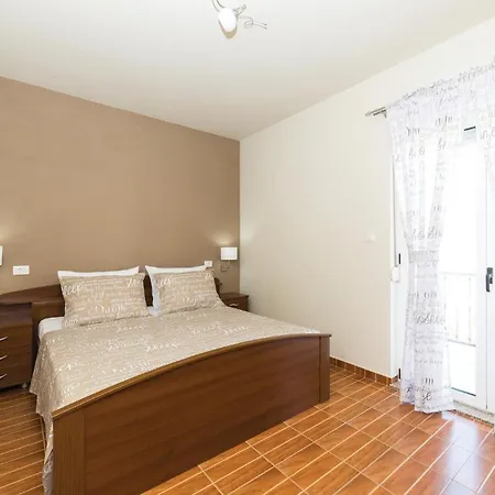 Apartamento Beautiful In Kastel Stafilic Kaštela