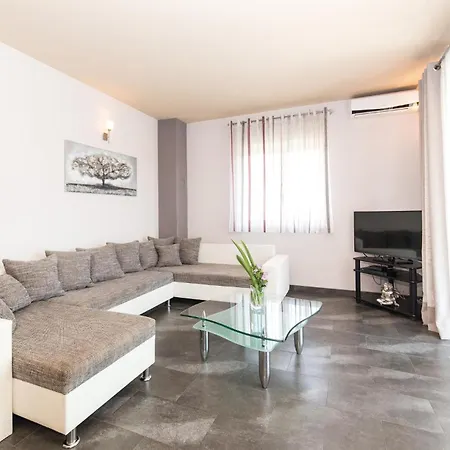 Beautiful In Kastel Stafilic *